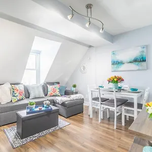  Appartement Newly Renovated - Modern 1br With Rooftop Terrace! Canada