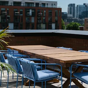 **** Hotel The Drake Canada